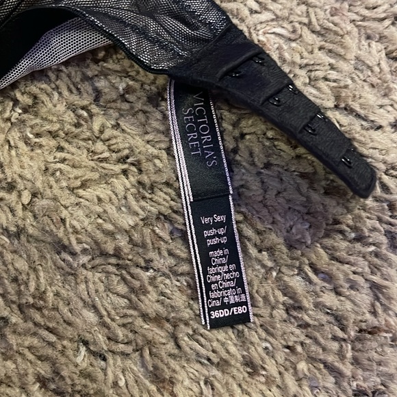 Victoria’s Secret push up bra / perfect condition / size 36DD/ color Black - Picture 4 of 5